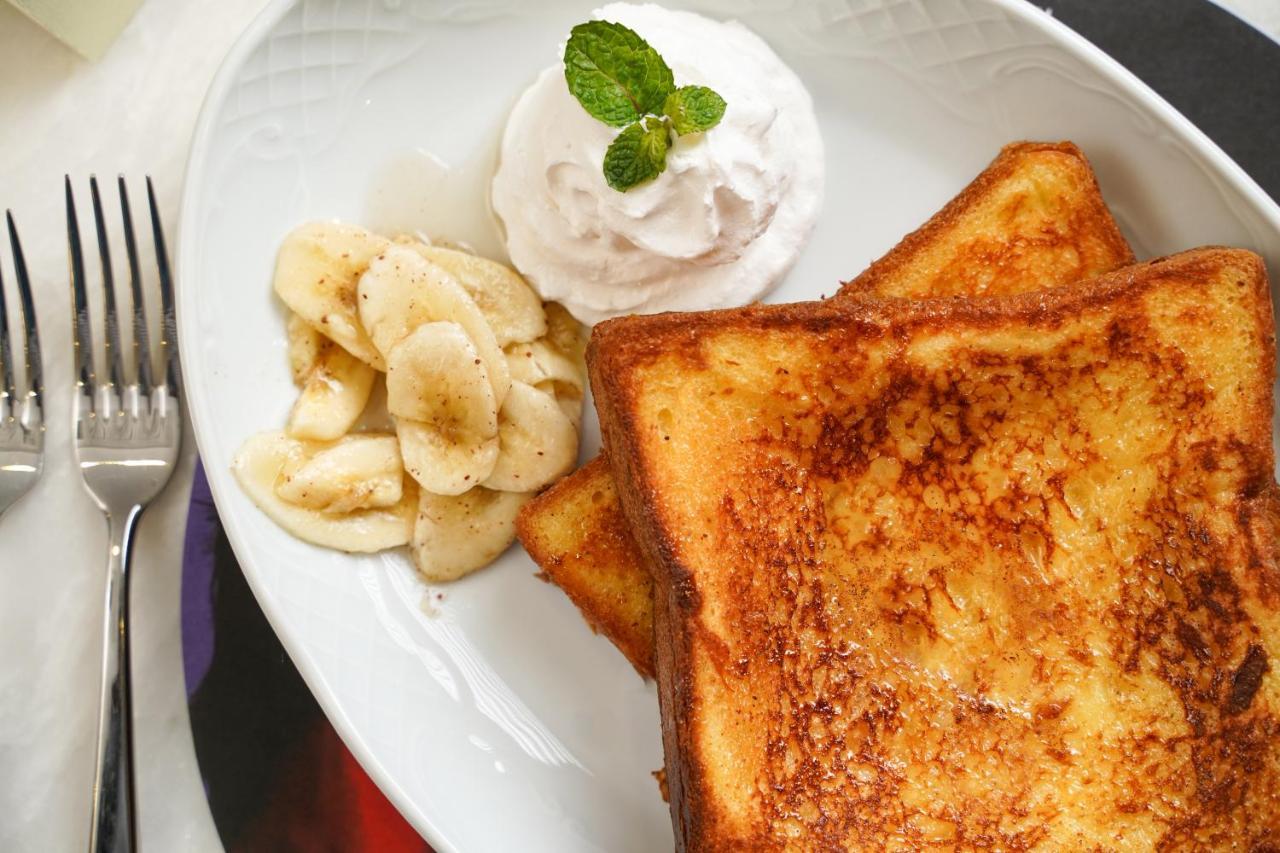 Ambiance Boutique Art Hotel Λαχόρη Εξωτερικό φωτογραφία French toast with bananas