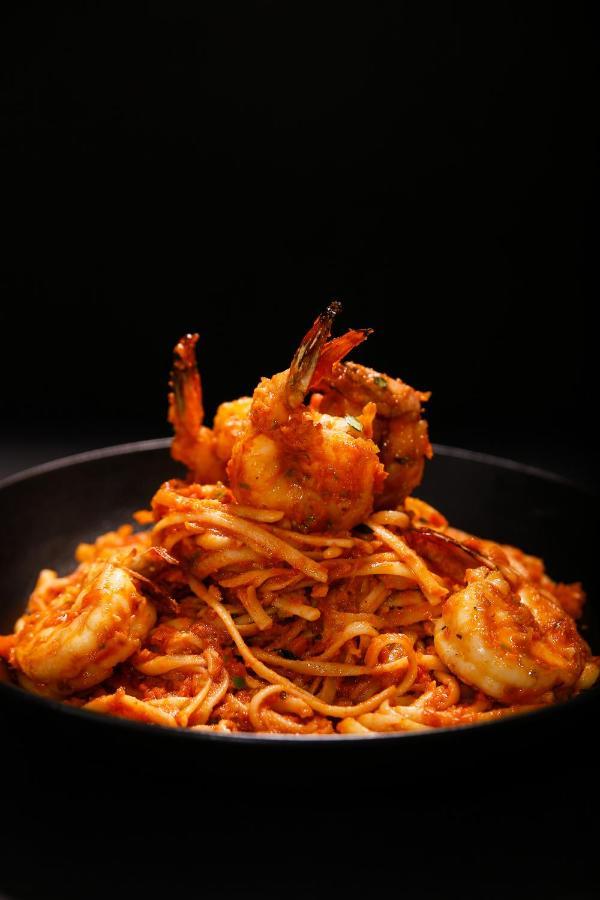 Ambiance Boutique Art Hotel Λαχόρη Εξωτερικό φωτογραφία Shrimp and pasta