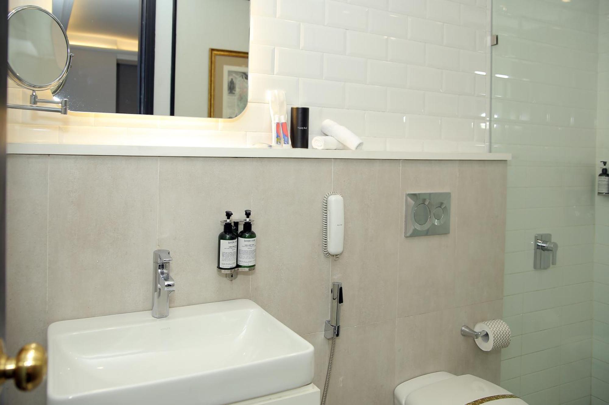 Ambiance Boutique Art Hotel Λαχόρη Δωμάτιο φωτογραφία Bathroom in a hotel
