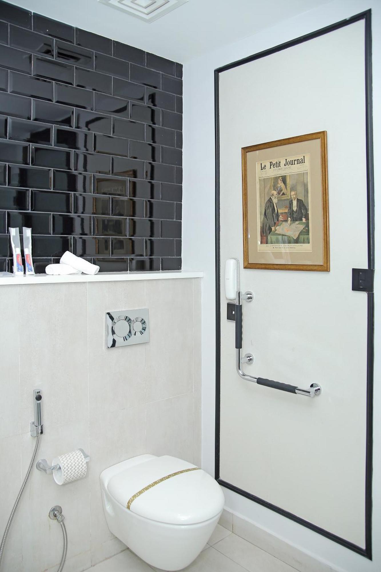 Ambiance Boutique Art Hotel Λαχόρη Δωμάτιο φωτογραφία A concealed shower valve